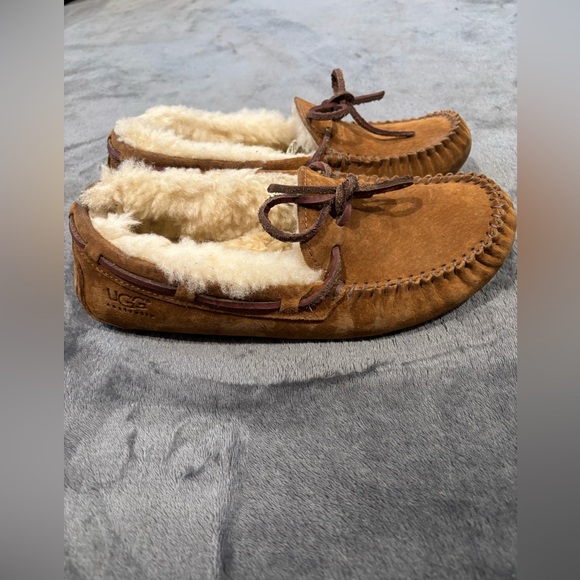 UGG ❤️Moccasins Women’s size 7 - Picture 4 of 11